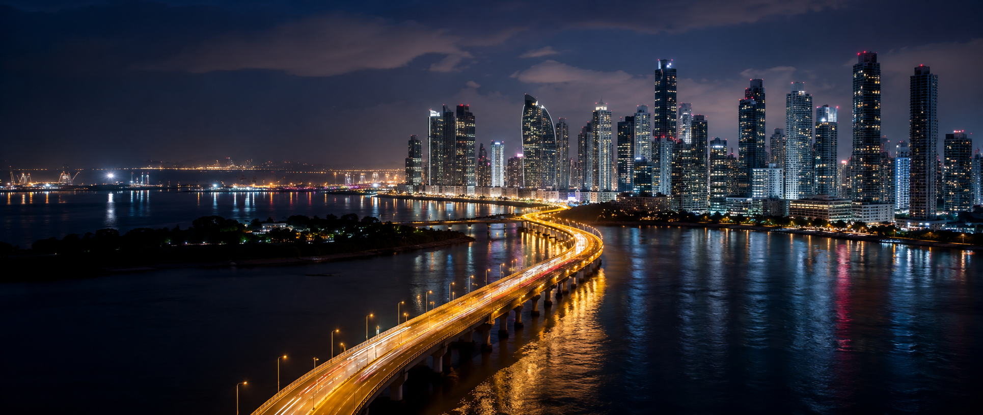 Vista noturna de uma ponte no Panamá